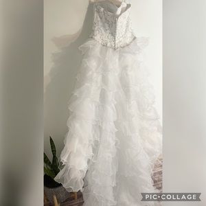 Wedding Gown. Divina Sposa Paris. Ruffle Train. Size 16.